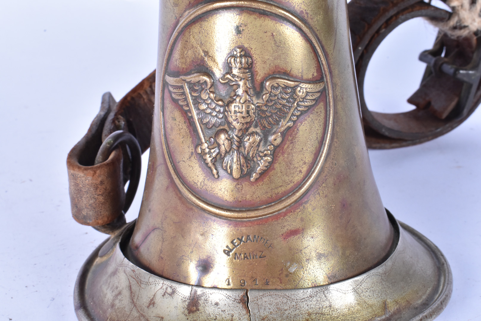 A WWI Prussian military-issue mixed-metal bugle, by Alexander Mainz, dated 1914, in combat - Bild 4 aus 9
