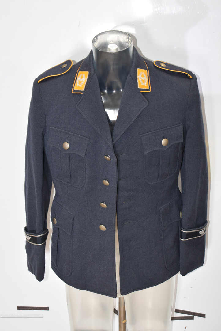 A British Royal Air Force uniform jacket, with Flight Lieutenant's stripes to cuffs, together with a - Bild 6 aus 6