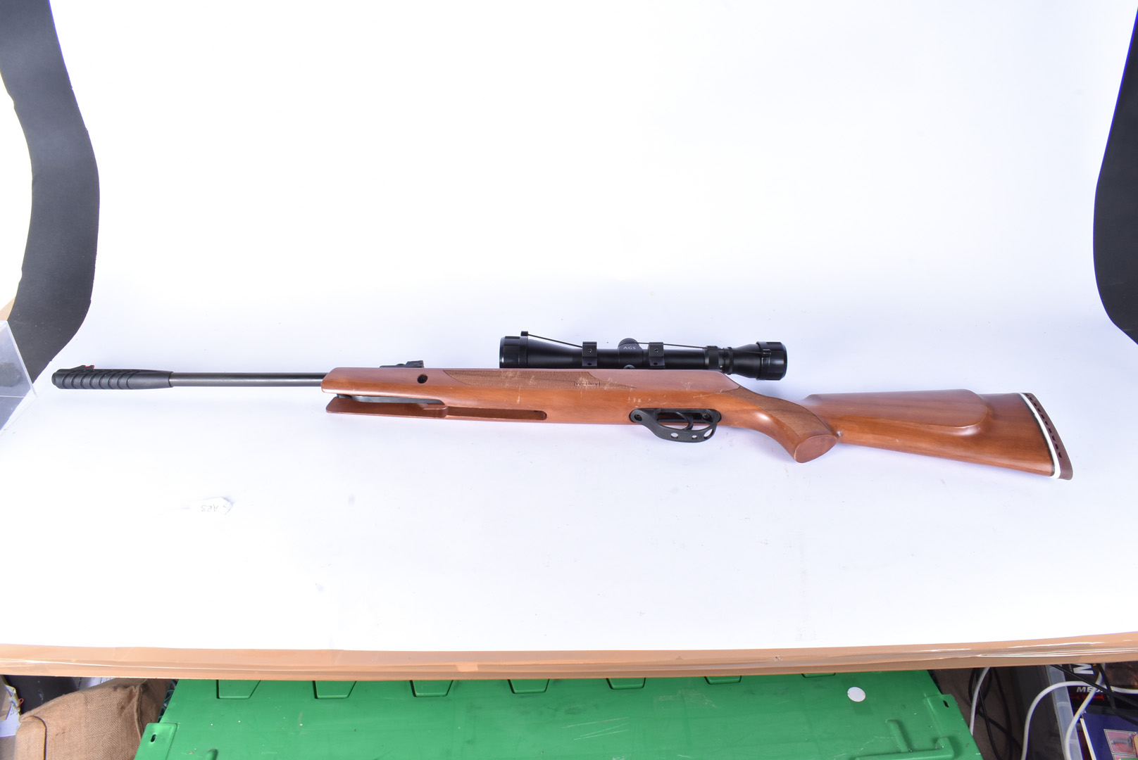 A Webley & Scott Power-Lok VMX air rifle, .177-4.5 cal, in brown, marked 0918 23869, complete with - Image 4 of 12