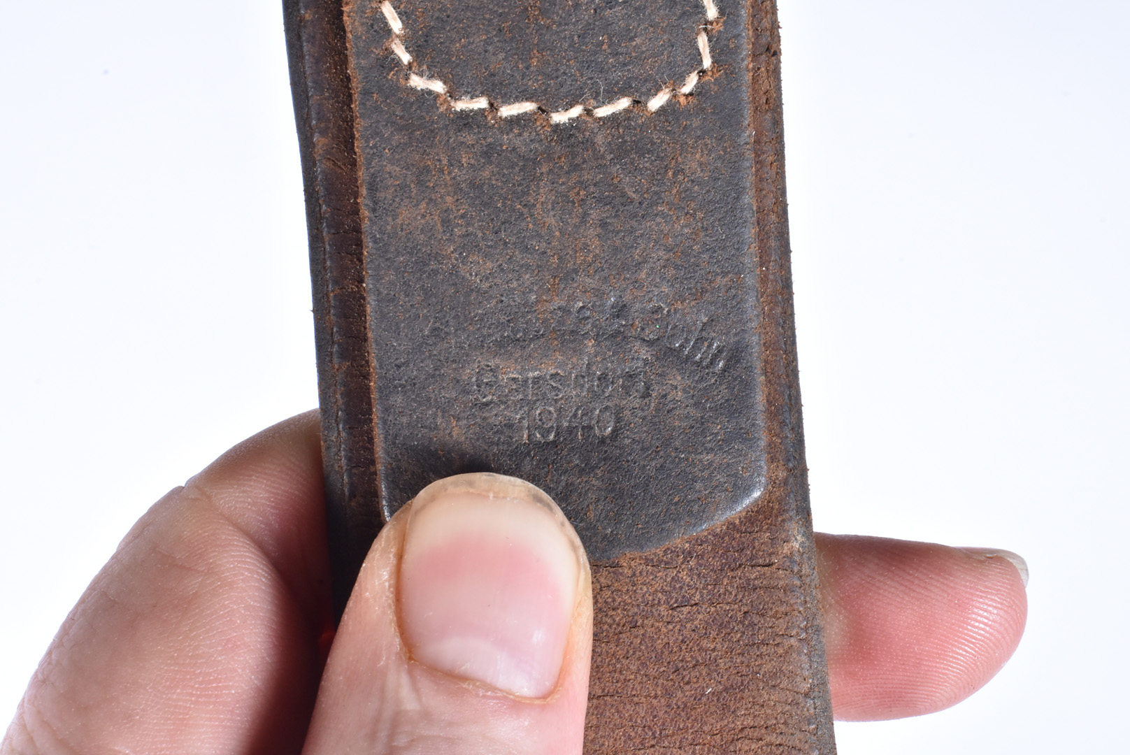 A Third Reich Police belt buckle, complete with brown leather belt stamped E. O Gotze & Sohn - Bild 11 aus 12