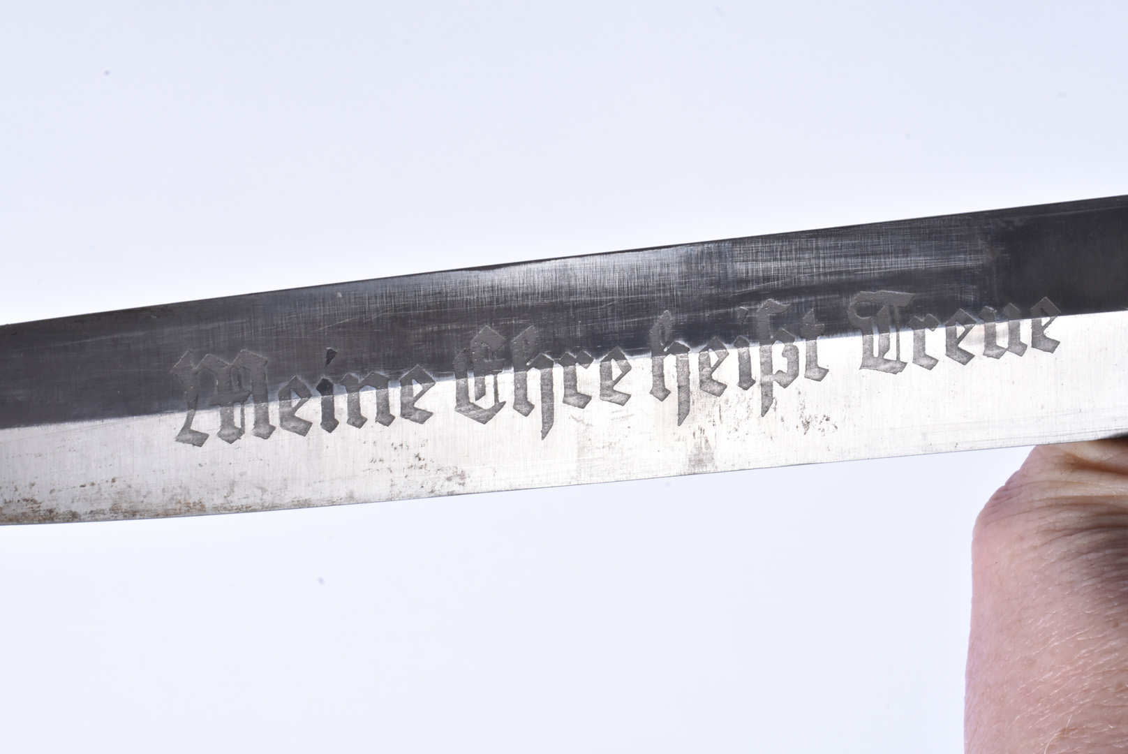 A German Third Reich-style dagger, in black, blade stamped RZM M7/36 to one side and 'Meine ehre - Image 10 of 18