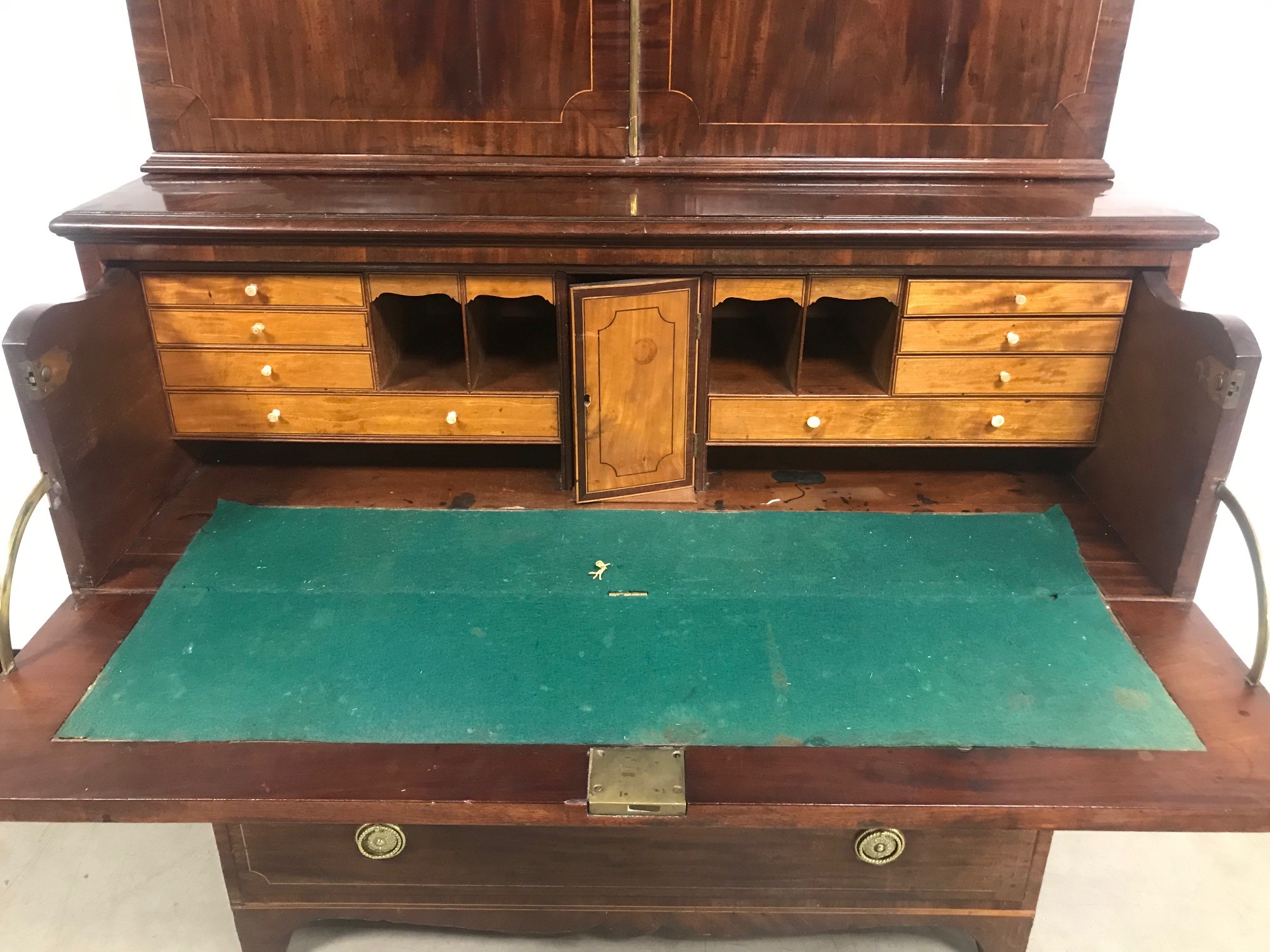 A late Georgian mahogany secretaire linen chest, having upper section with panel doors above - Image 2 of 4