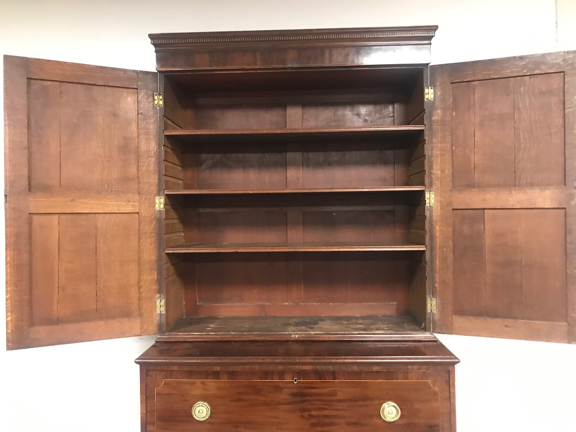 A late Georgian mahogany secretaire linen chest, having upper section with panel doors above - Image 3 of 4