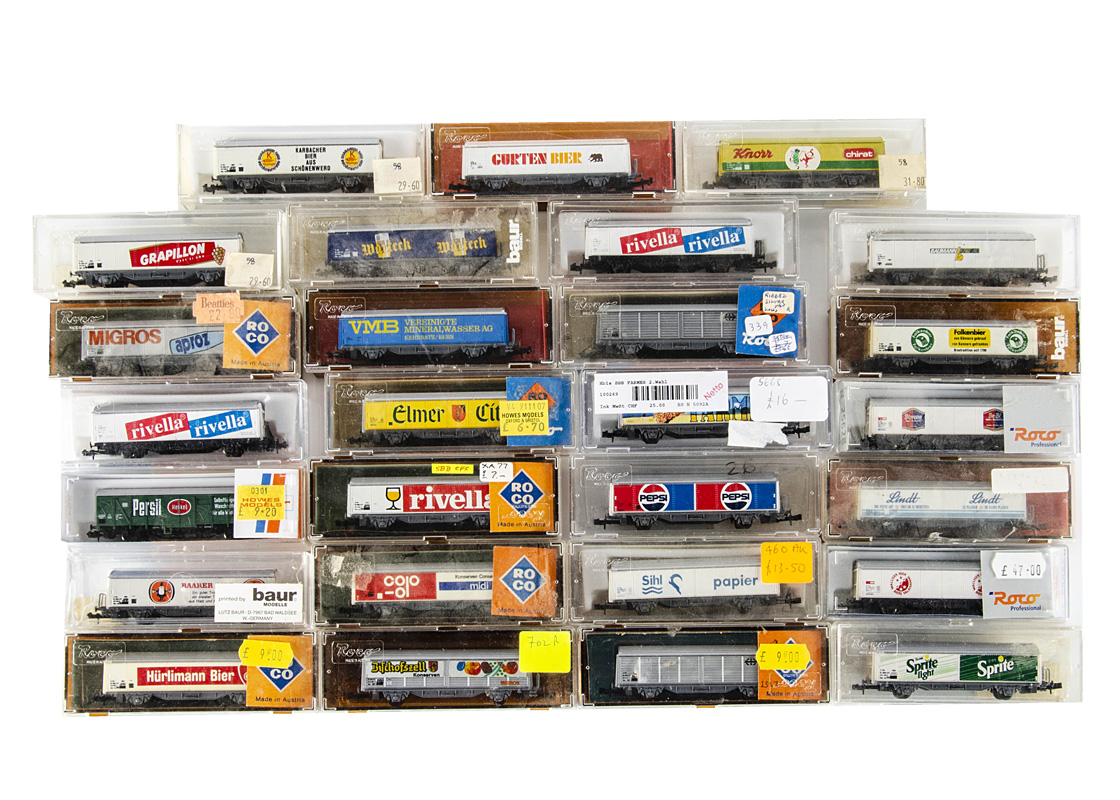 Roco N Gauge Continental Sliding Wall Wagons, a cased group mostly commercially branded includes,