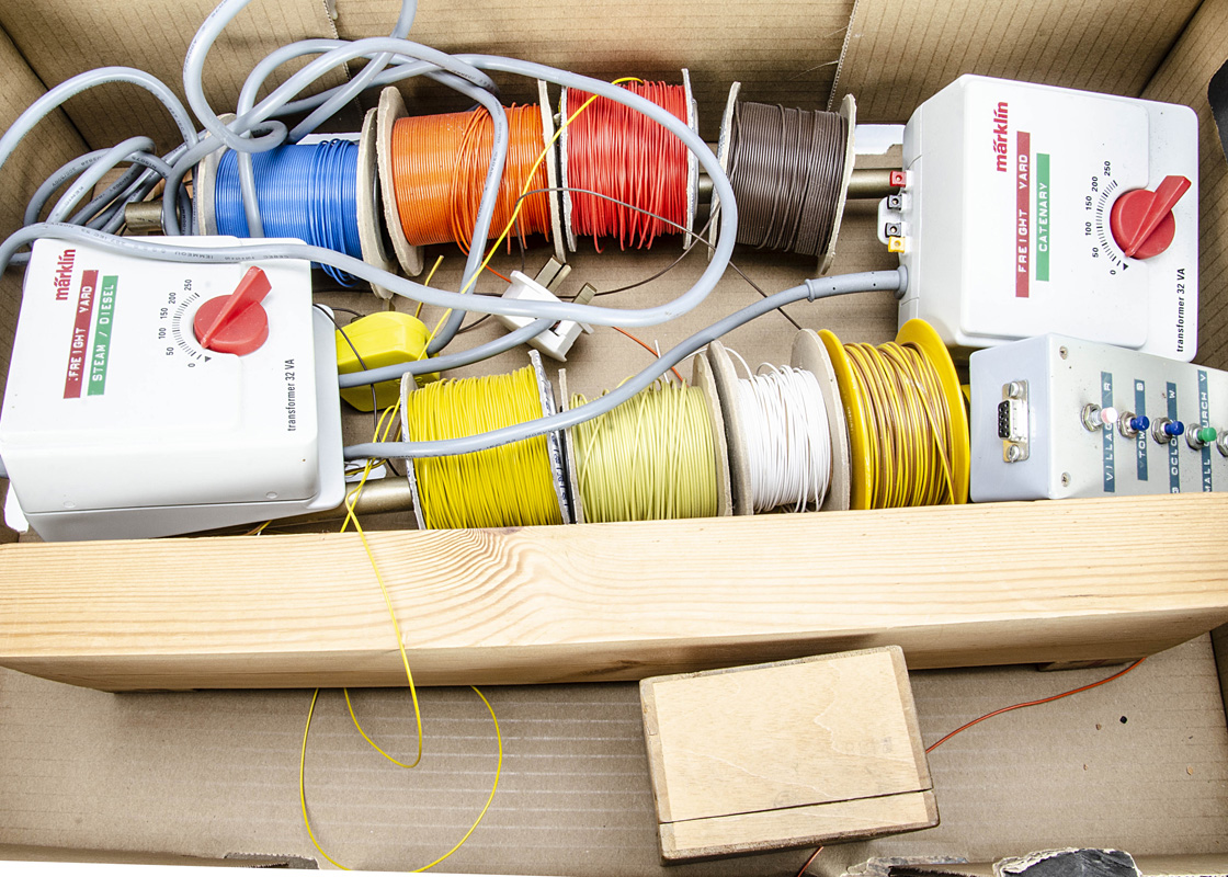 Various Layout Controllers Wiring and Tools, two Märklin 6647 control units with boxes both VG, a - Image 2 of 2