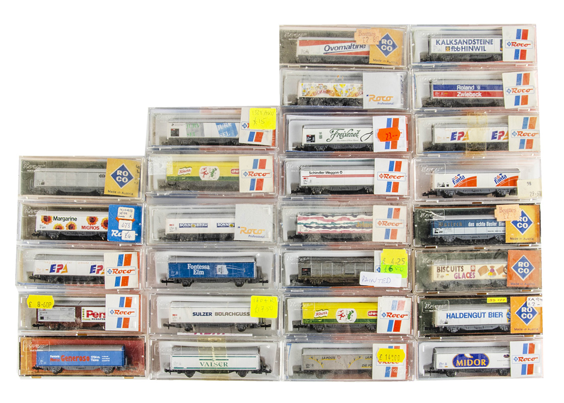 Roco N Gauge Continental Sliding Wall Wagons, a cased group mostly commercially branded includes,