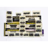 Boxed N gauge GWR freight stock by GraFar Dapol and Peco, five assorted GWR 'Toads' by GraFar,