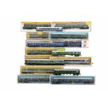 German N Gauge Coaches, all of the DB, in green livery, Arnold 3280, 3221 (cased and uncased