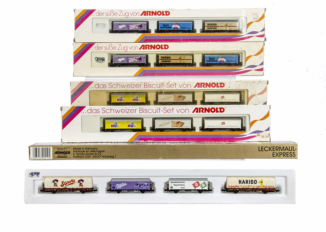 N Gauge Arnold Continental Goods Wagons Sets, five boxed sets all with advertising for confectionary