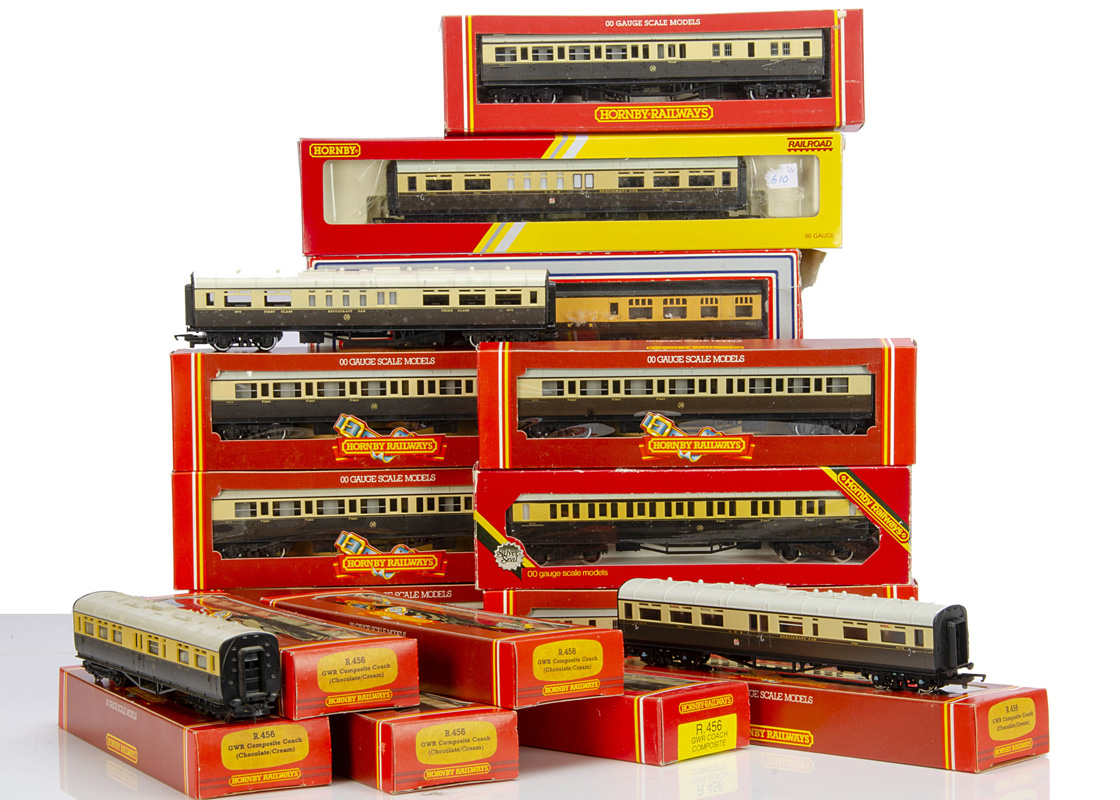 Hornby OO Gauge GWR Coaches, mainly boxed includes Margate examples R456 Composite (9), R457 3rd (3)