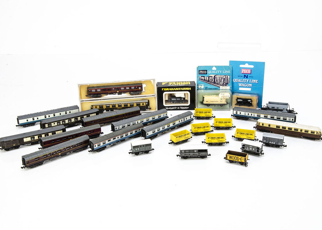 British Outline N Gauge Railcar and Rolling Stock, unboxed Grafar GWR Railcar, cased Pullman coach