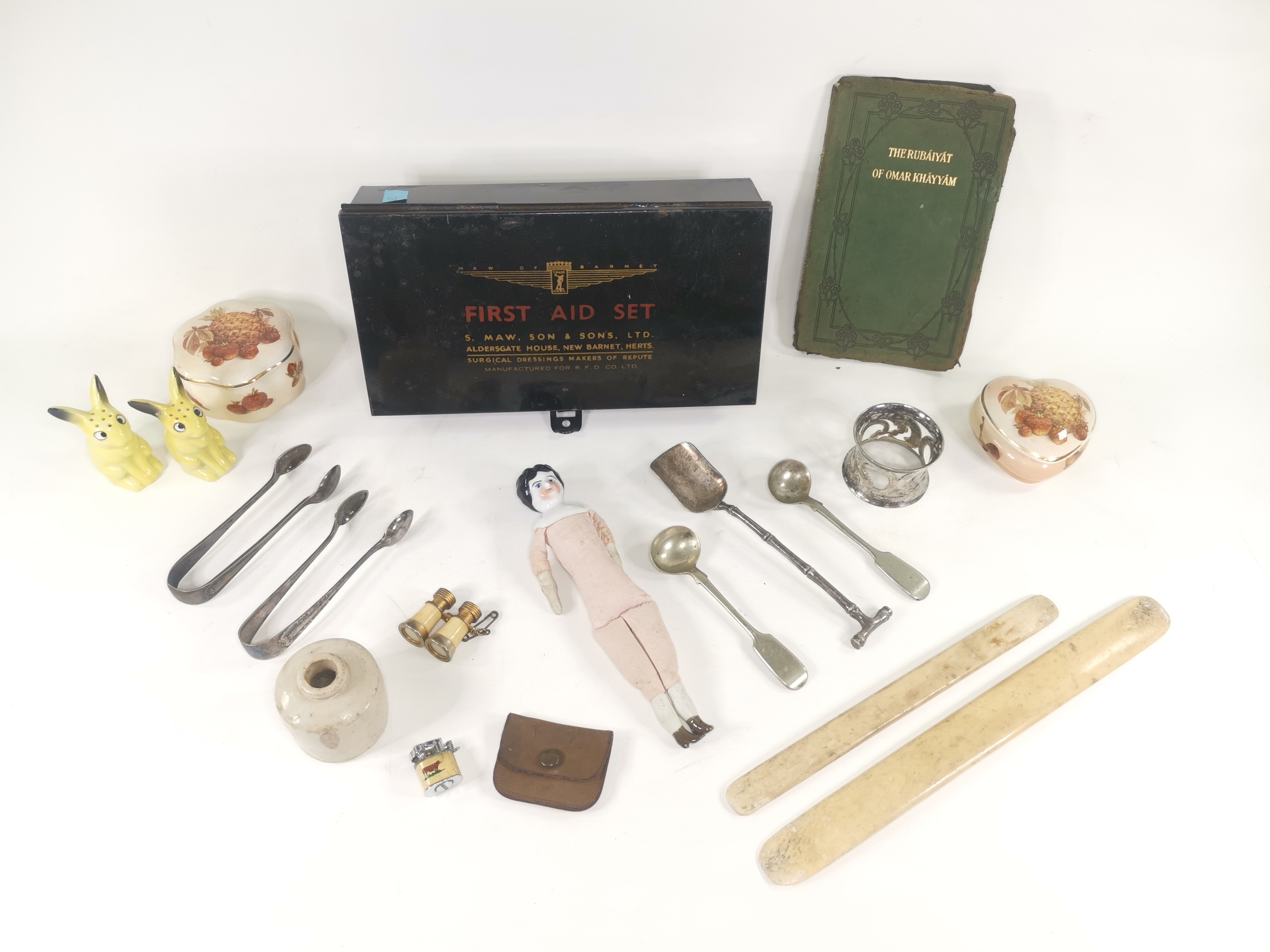 A Maw of Barnet empty 'First Aid Set' tin, together with a selection of collectables to include - Image 2 of 16