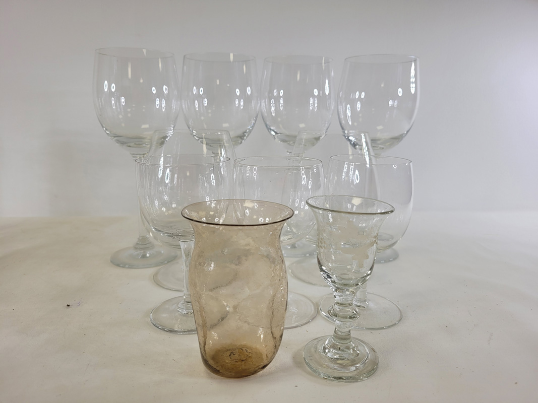 A quantity of assorted 20th Century glassware to include jugs, wine glasses, frosted and moulded - Image 4 of 9