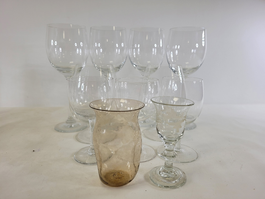A quantity of assorted 20th Century glassware to include jugs, wine glasses, frosted and moulded - Image 6 of 9