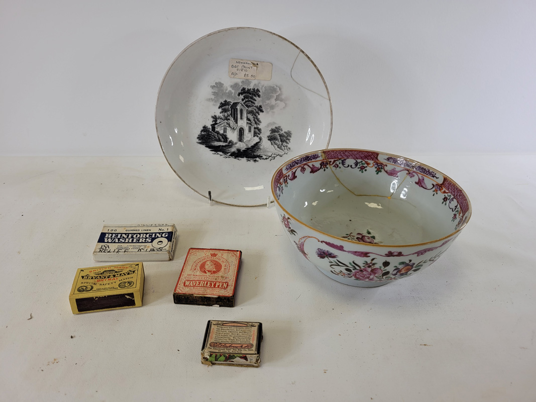 An assortment of polychrome enamelled porcelain in the manner of Newhall after the Chinese, to - Image 4 of 6
