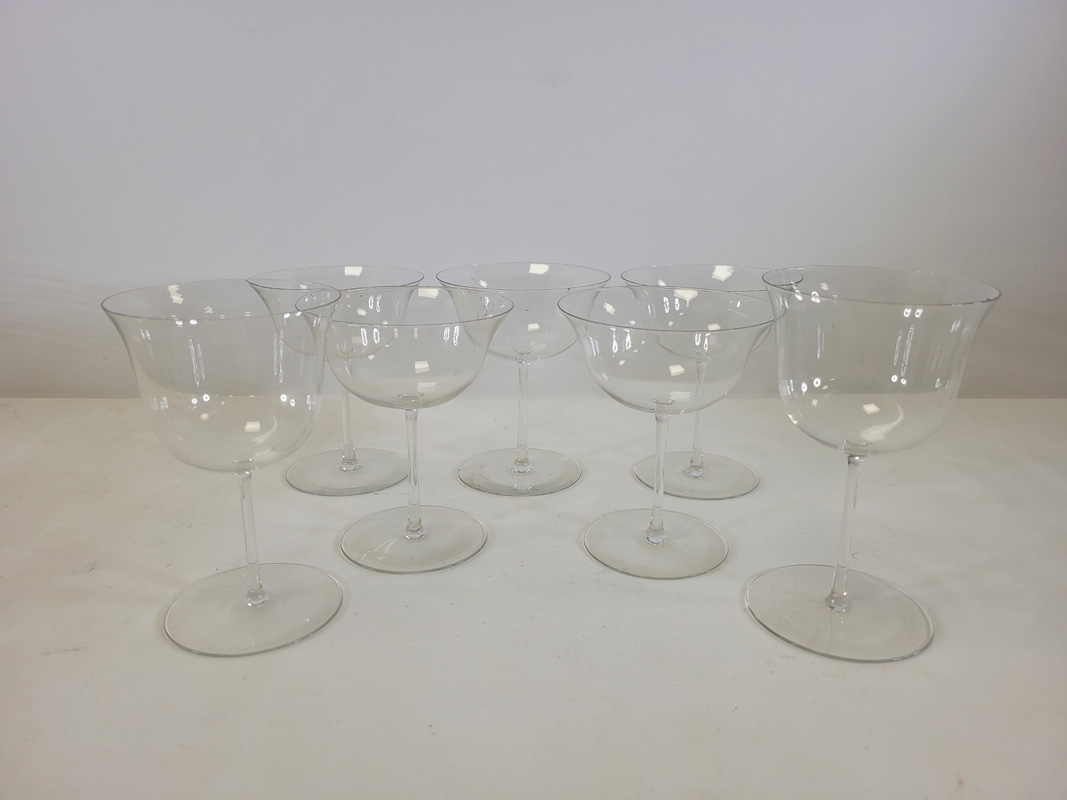 Twenty two drinking glasses with deep flaring bowls, the smaller examples with thin stems, height - Image 4 of 6