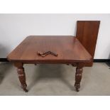 Mahogany extending wind out dining table, With additional leaf. Raised on turned and reeded supports