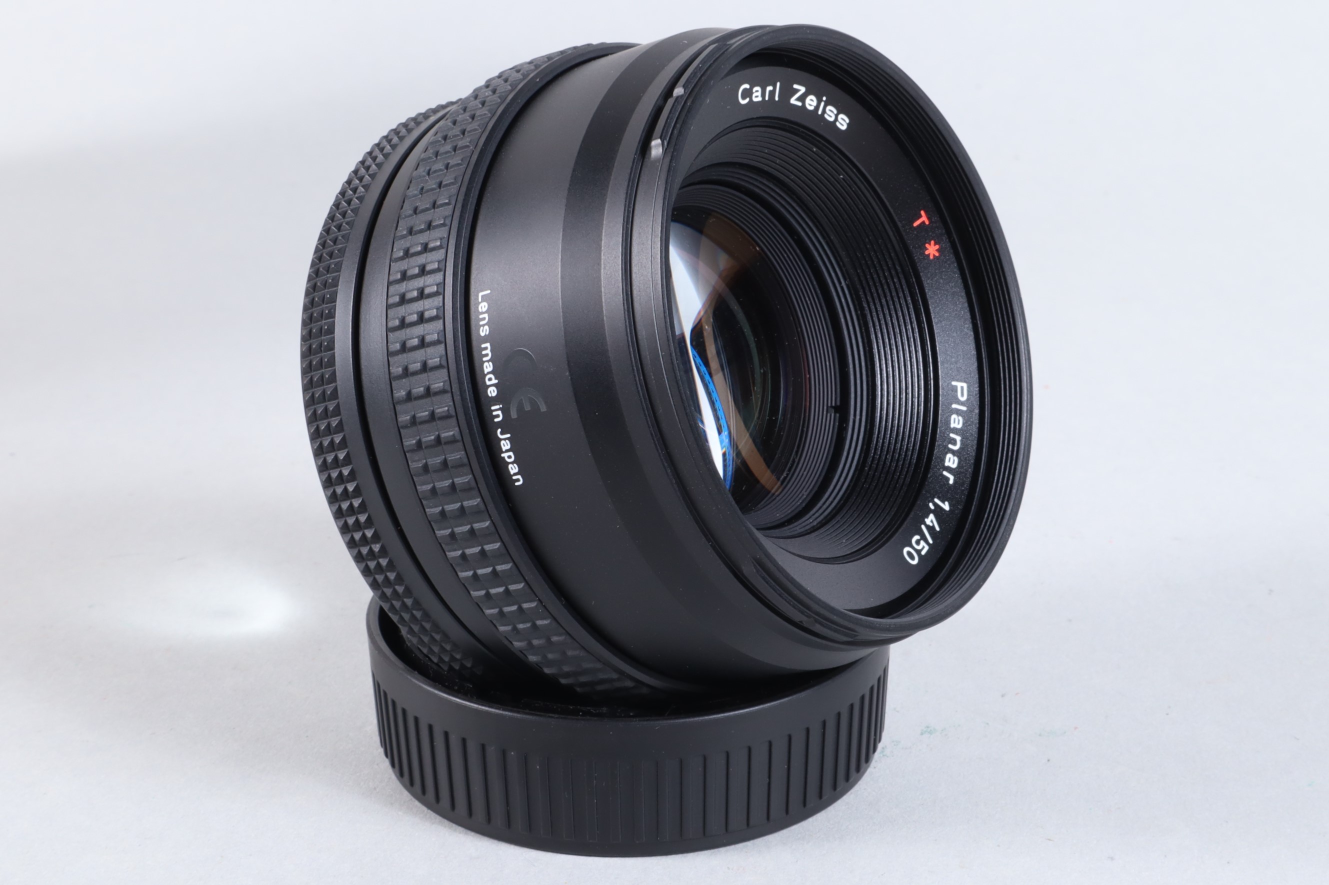 A Carl Zeiss T* 50mm f/1.4 Planar Lens, Contax N mount, serial no 12716963, barrel VG, elements G, - Image 3 of 4