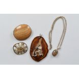 A small quantity of silver and hardstone jewellery, including a silver and agate Aquarius medallion,