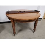 Circular extending dining table, With additional leaf, raised on four turned supports with
