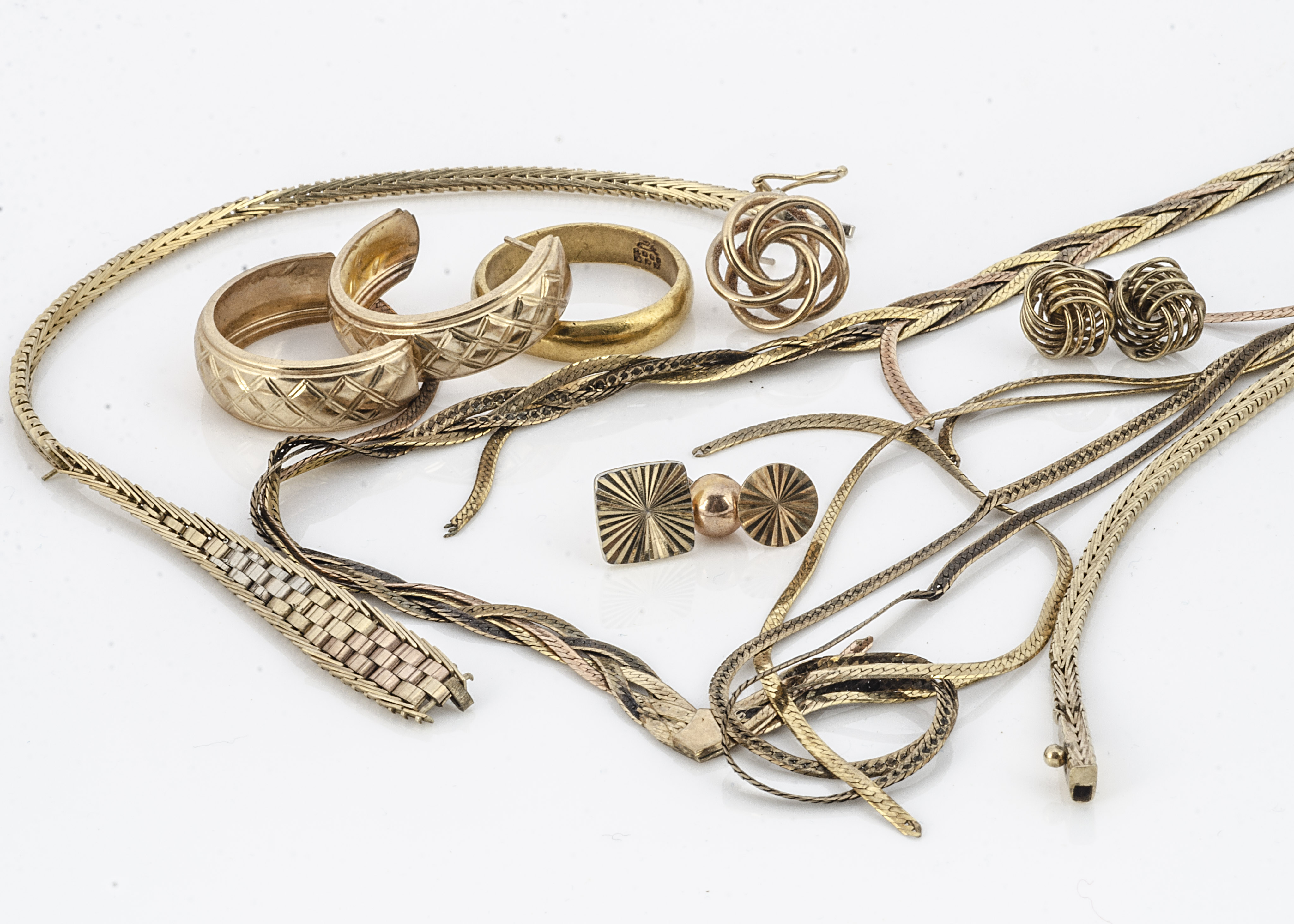 A quantity of 9ct gold, including earrings, necklaces (af), tie pins and other items, 27g together