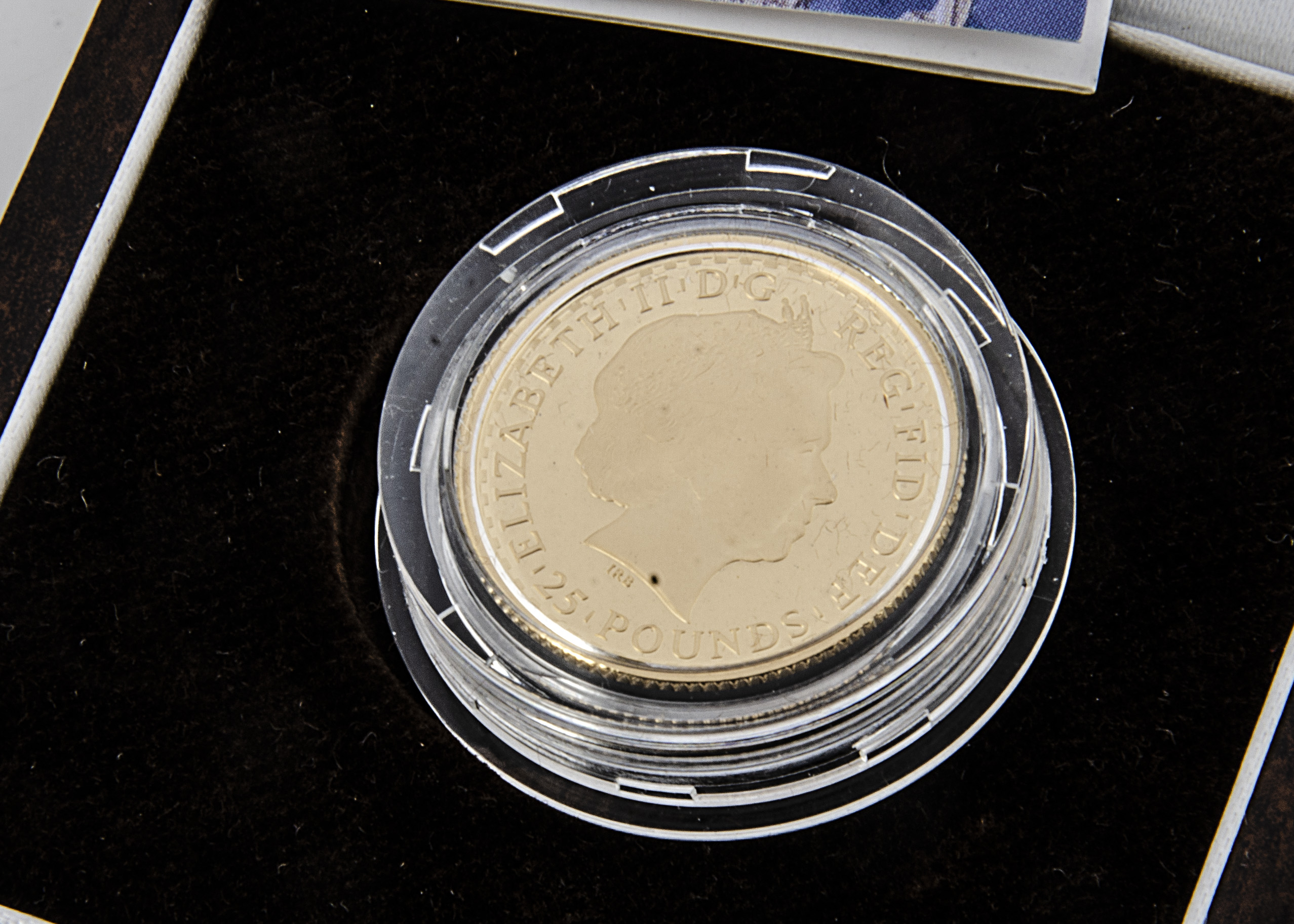 A modern Royal Mint Britannia 1/4 oz Gold Proof £25 coin, dated 2001, in box with certificate, 8.51g - Image 2 of 2