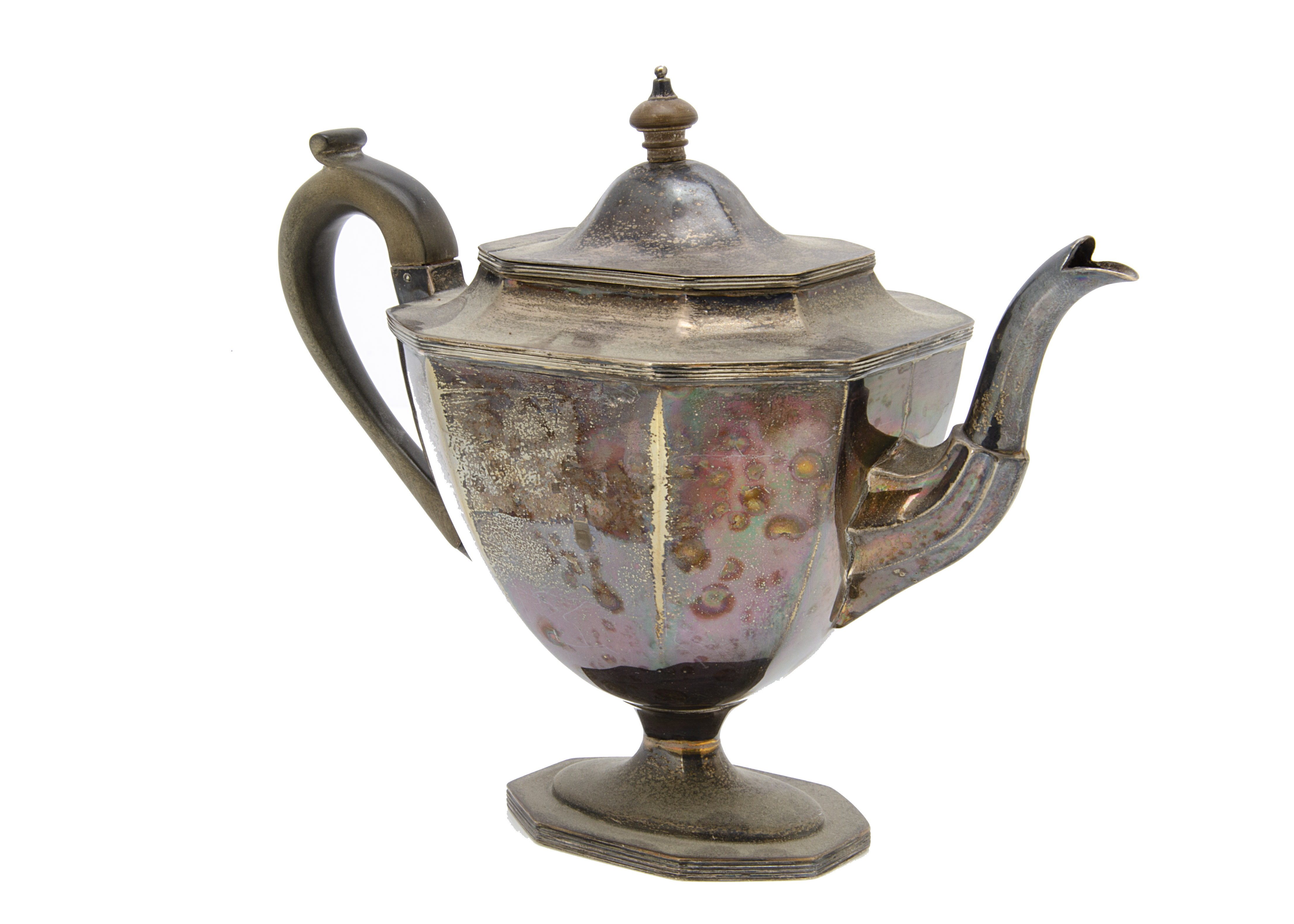 An Edwardian silver tea pot by Thomas Bradbury & Sons, octagonal footed form, 15.7 ozt, Sheffield