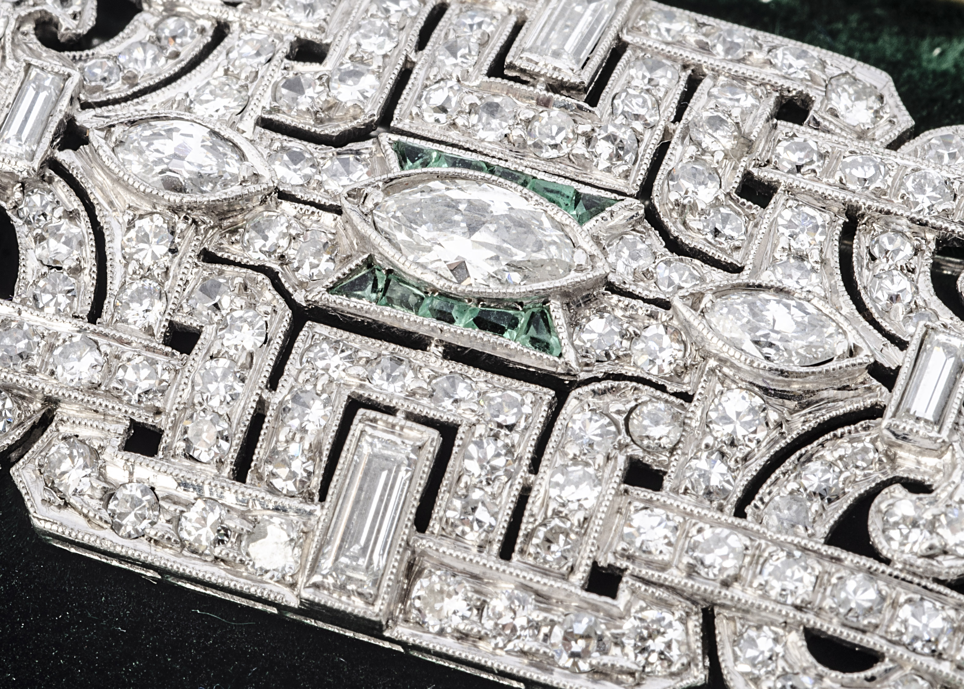 An Art Deco architectural platinum diamond and emerald brooch or pendant, of rectangular shape - Image 2 of 2
