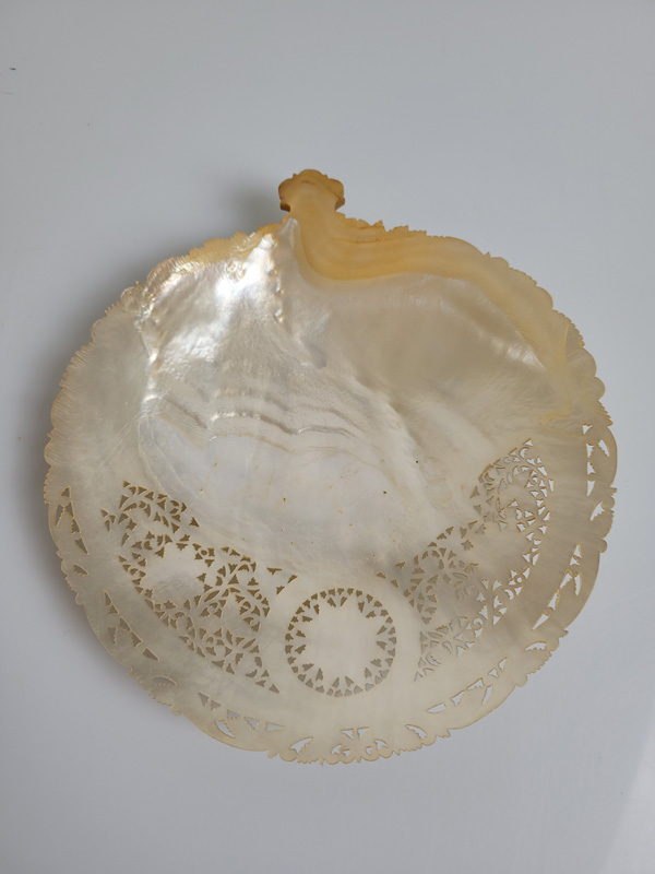 A mother of pearl pilgrim shell, with carved and pierced decoration depicting the Nativity with - Image 2 of 2