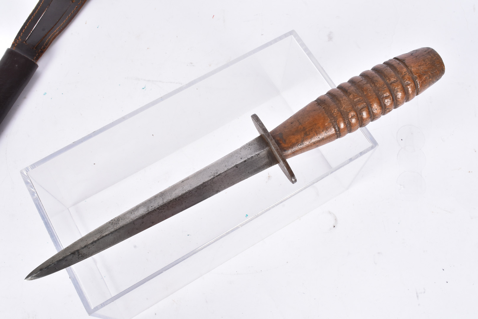 A Third Pattern Fairbairn Sykes fighting dagger, the double edge blade being 16.5cm long, with - Image 2 of 3