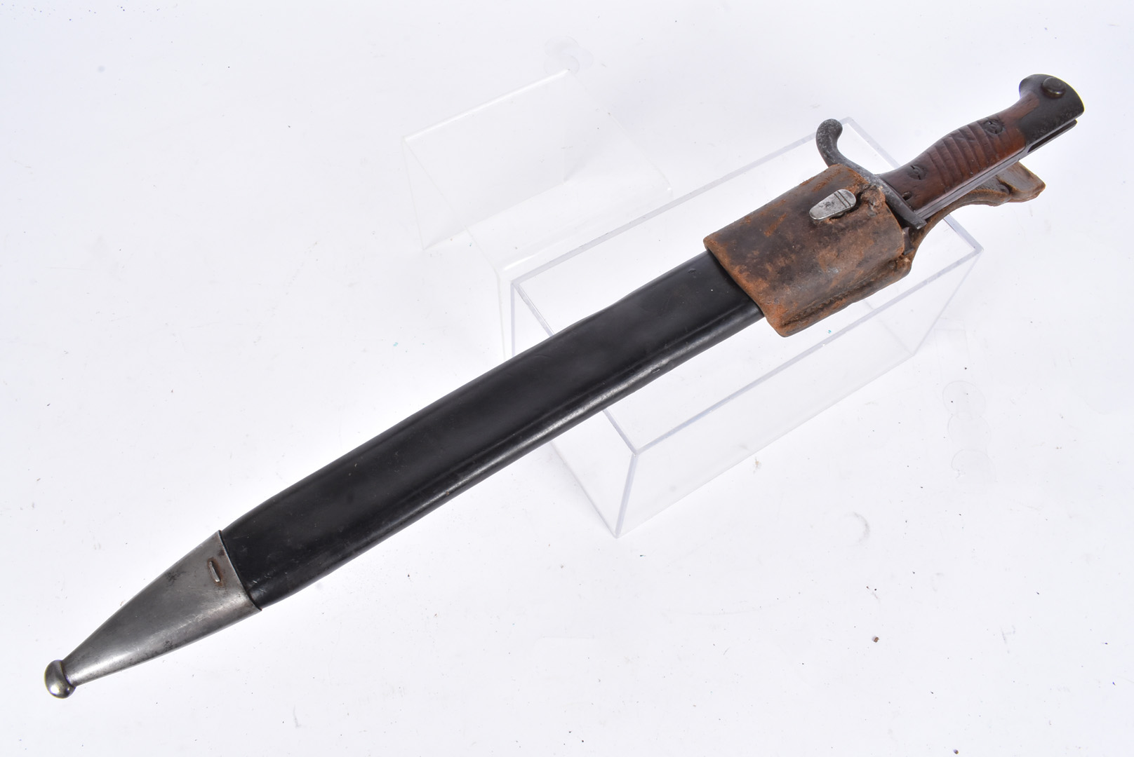 A High Ear German Butcher Sawback bayonet by Alex Coppel, dated 1915, blade 36.5cm, complete with - Image 4 of 5
