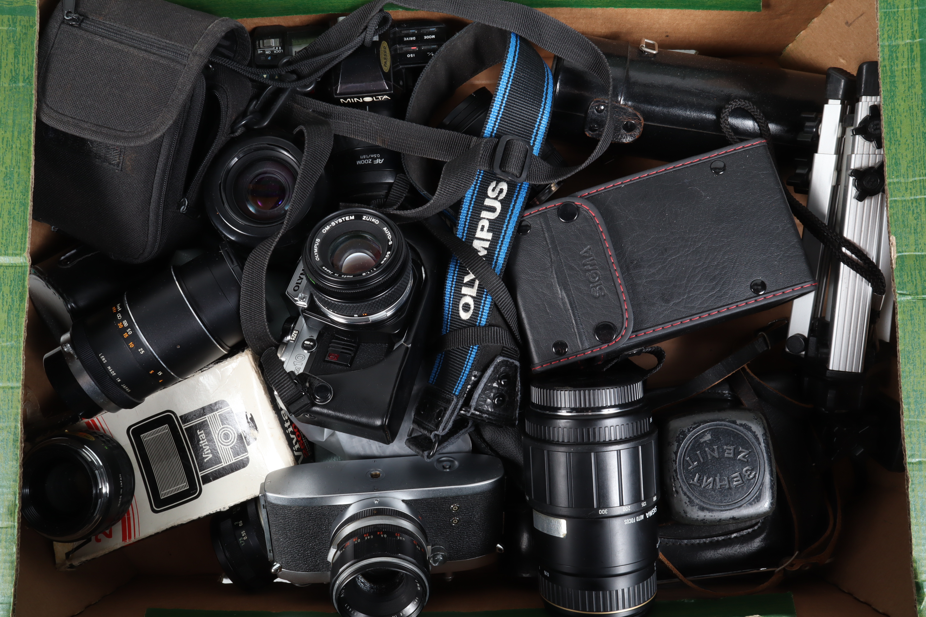 A Tray of SLR Cameras and Lenses, including a Minolta 7000 AF with 35-70mm f/3.5-4.5 and 70-210mm