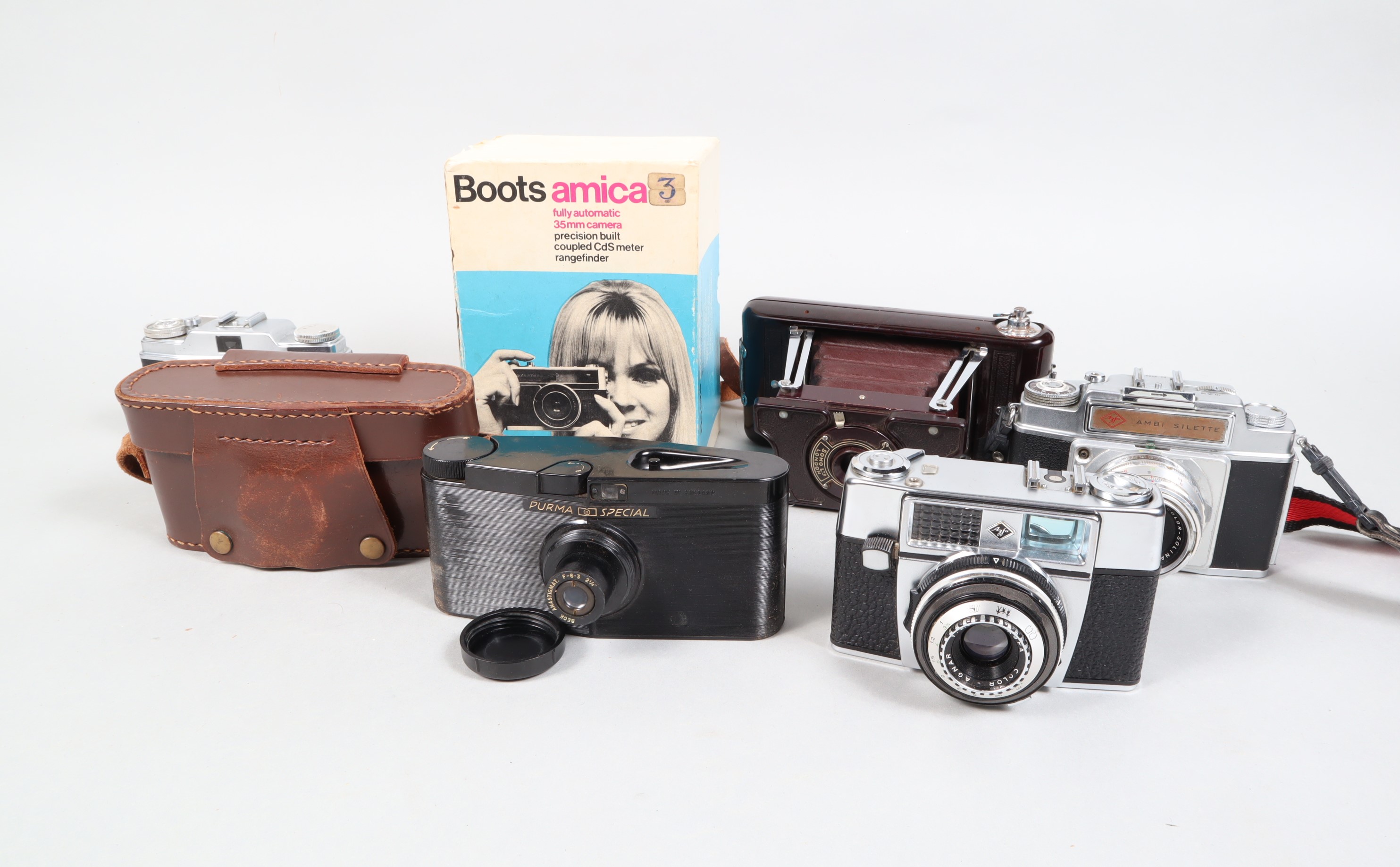 A Small Tray of Mid Century Cameras, comprising an Agfa Ambi Silette with Color-Solinar 50mm f/2.8