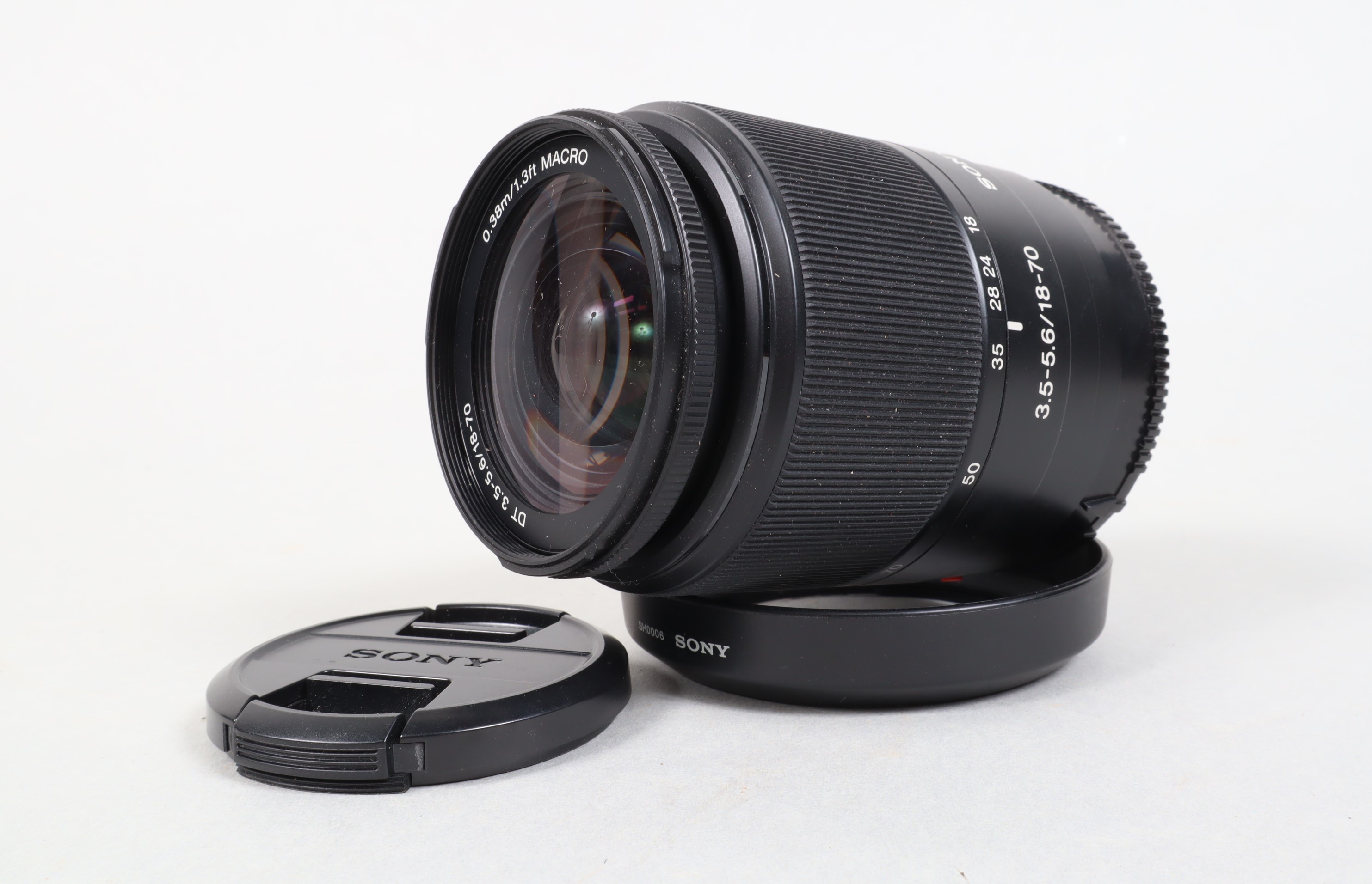 A Sony DT 18-70mm f/3.5-5.6 Lens, 0.38m/1.3ft Macro, auto focus functions, barrel G-VG, elements G-