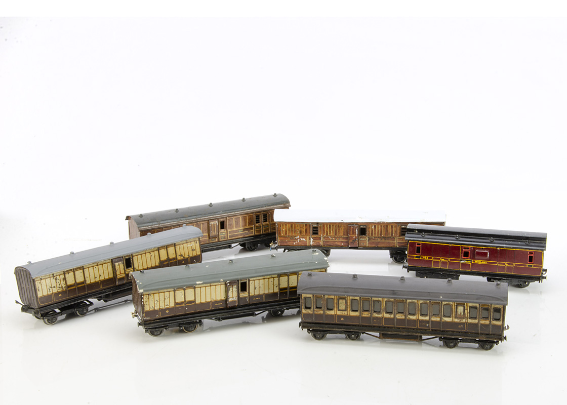 Assorted 0 Gauge pre-grouping tinplate Coaching Stock by Märklin and others, a Märklin 12"