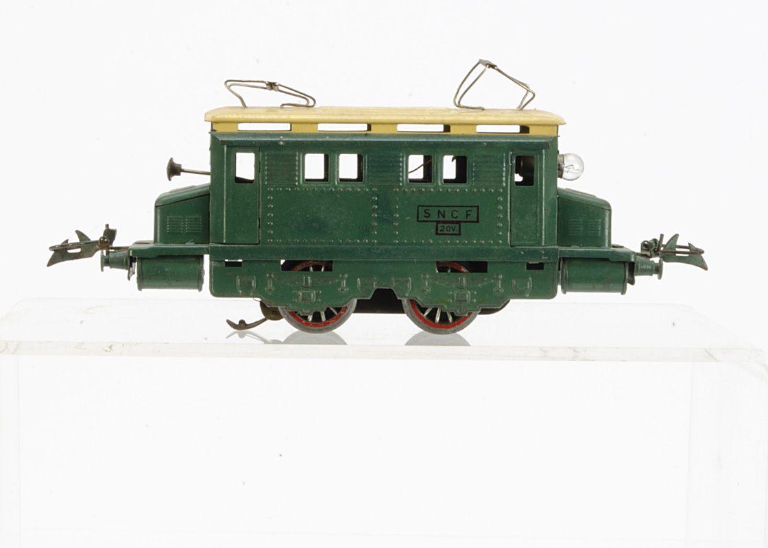 A post-war 20-volt AC electric P-O type Locomotive in SNCF turquoise with cream roof, with rubber-