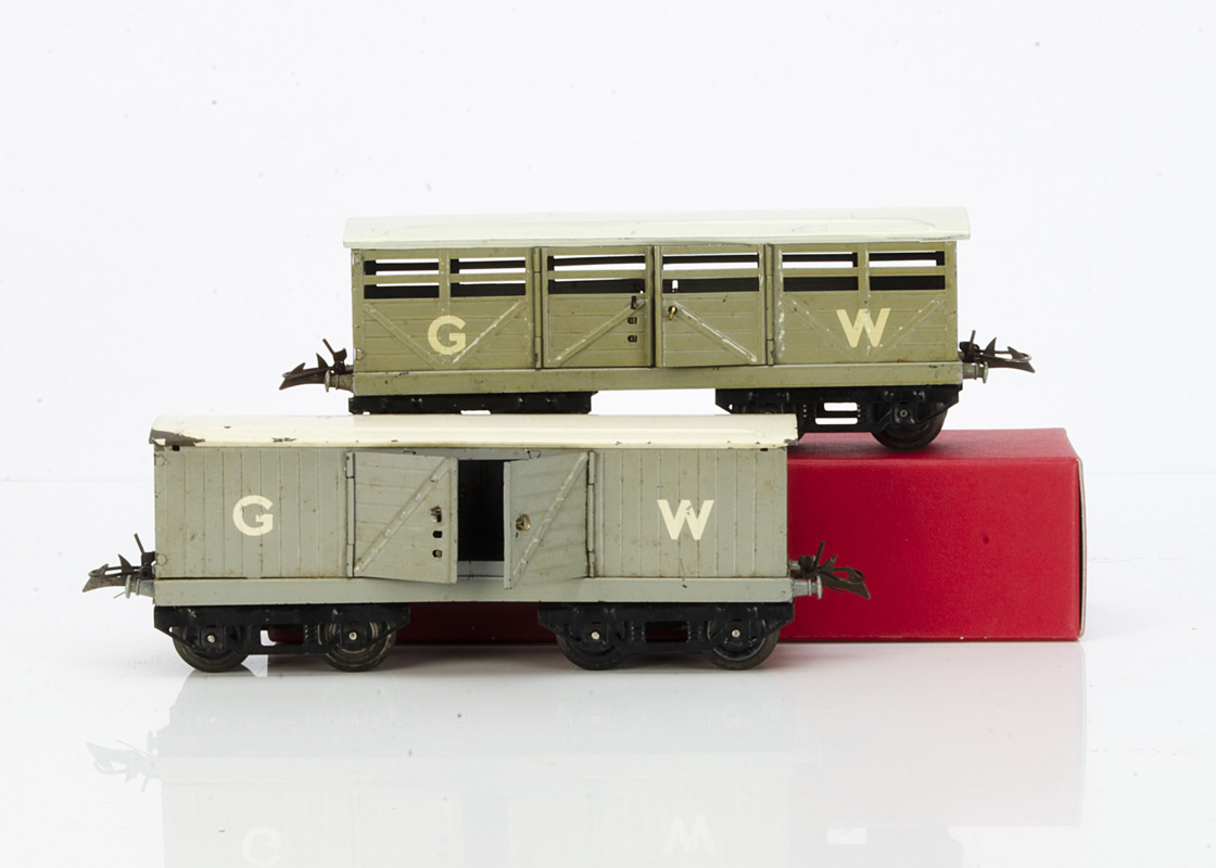 Hornby 0 Gauge Late pre-war GWR No 2 Freight Stock, grey cattle wagon and luggage van, both with