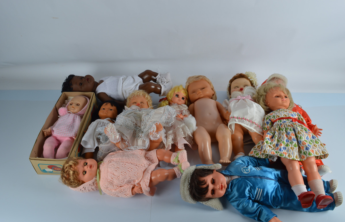 A large quantity of vinyl child and baby dolls, including a boxed Gotz baby doll in pink bonnet