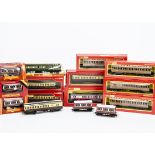 OO Gauge Hornby (Margate) and Other Coaches, boxed examples Hornby LNER teak Clerestory R25 (1) R024