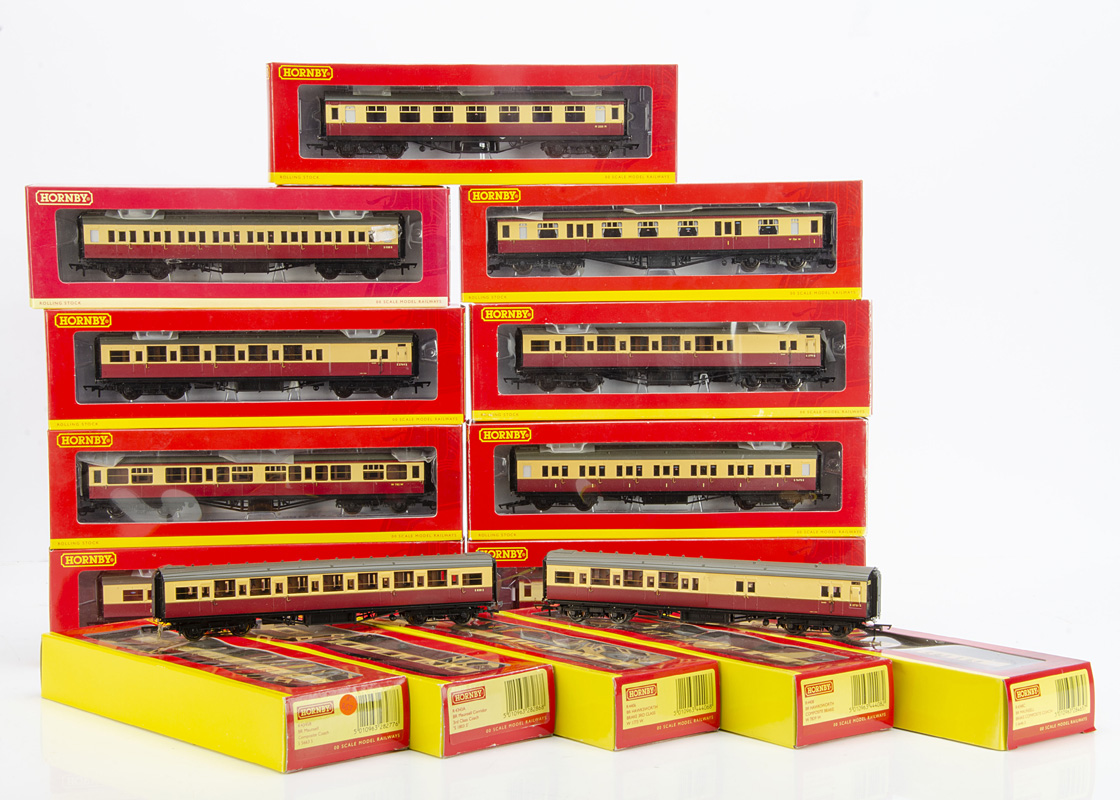 Hornby 00 Gauge BR Hawksworth and Maunsell crimson and cream Coaches, R, 4343A, 4343C, 4344A, 4345A,