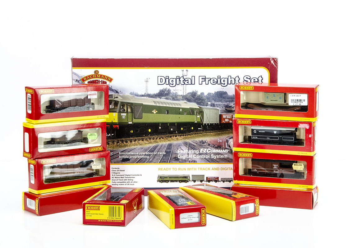 Hornby 00 Gauge Goods Rolling Stock, including various Tank wagons (4), Lowmac (2), GWR Shunters