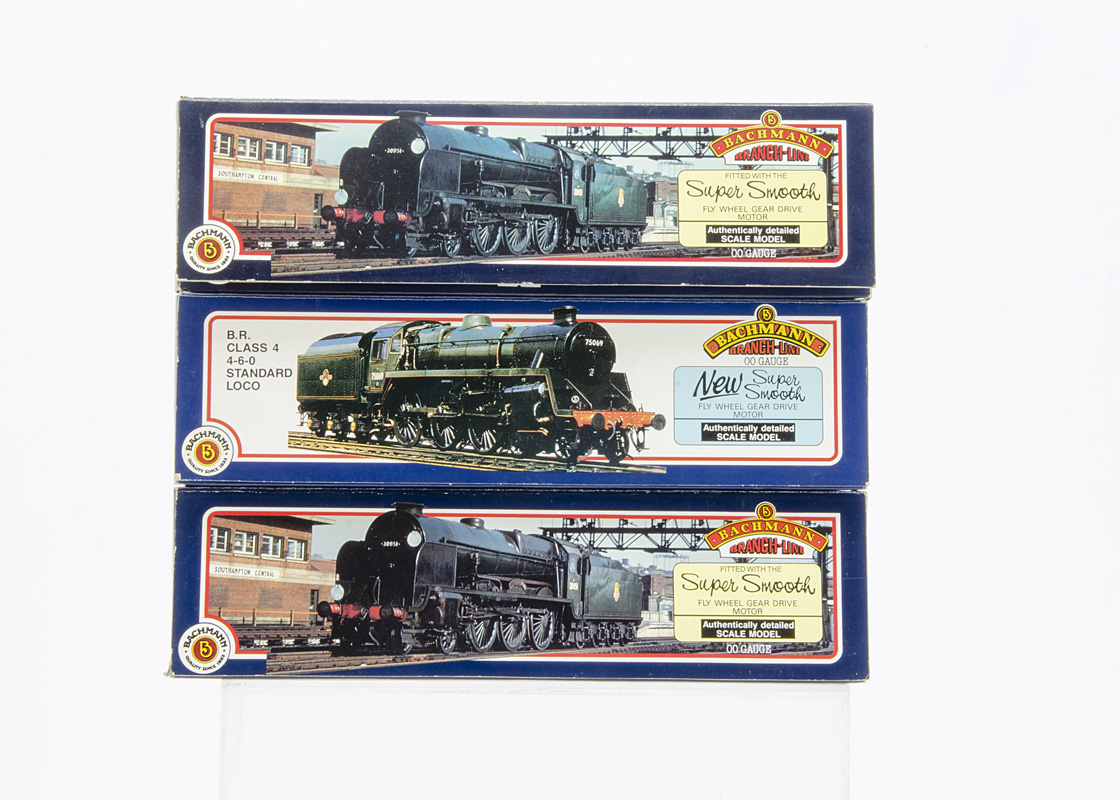 Bachmann OO Gauge Steam Locomotives and Tenders, three boxed examples 31104 BR Standard Class 4