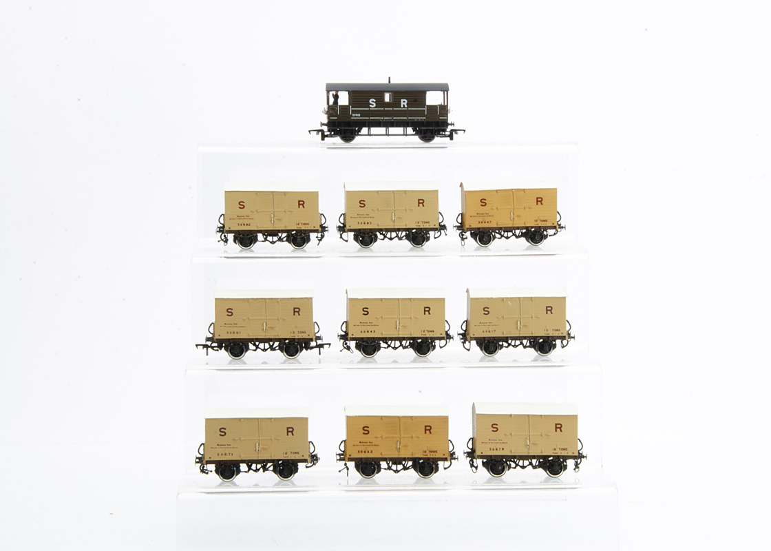 00 Gauge kit-built SR Banana Train, nine kit-built SR cream Banana Vans, all built and finished to a