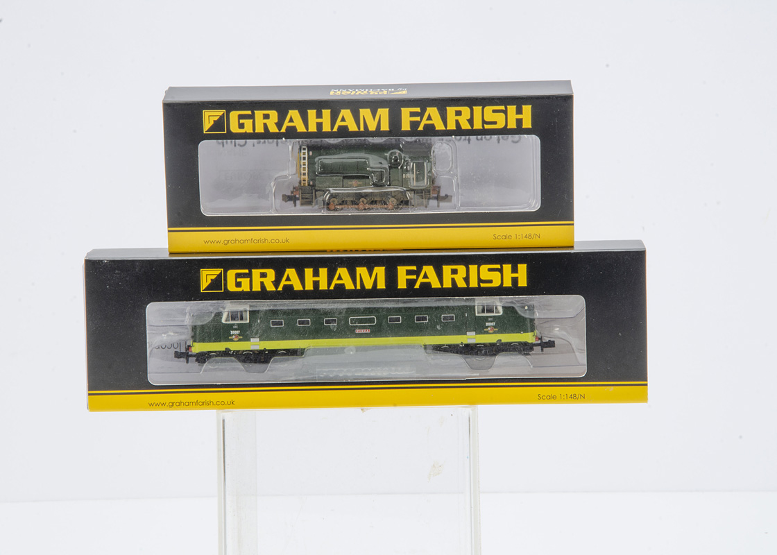 Bachmann Graham Farish N Gauge BR green Diesel Locomotives, 371-022 weathered Class 08 Shunter