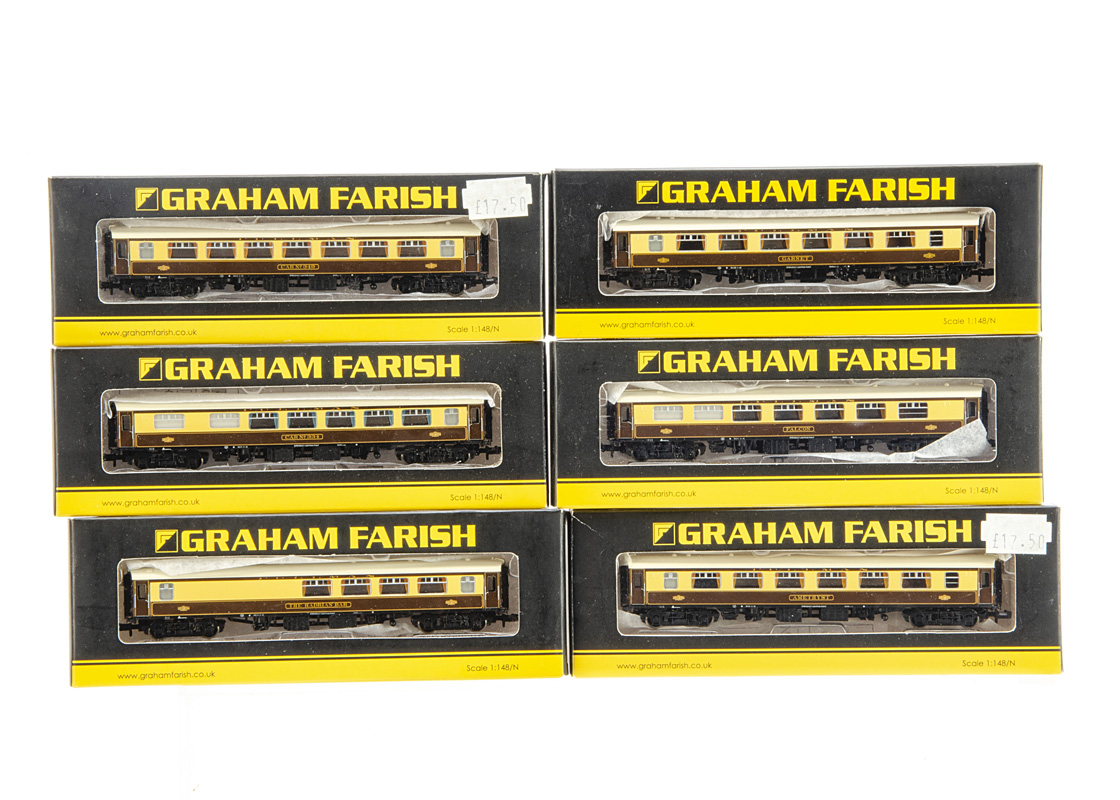 Bachmann Graham Farish N Gauge umber and cream Pullman Coaches, 374, 240 Pullman Bar 2nd Class, 200C