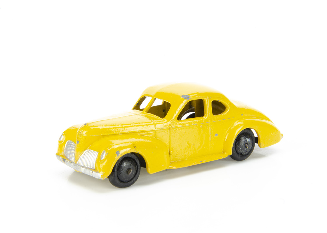 A Pre-War Dinky Toys 39f Studebaker State Commander, yellow body, smooth black hubs, lacquered