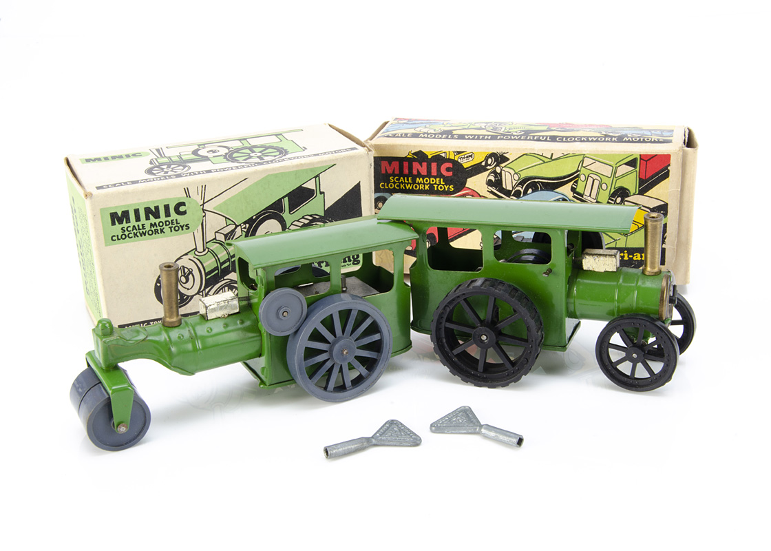 A Tri-ang Minic 44M Tinplate Clockwork Traction Engine, green body, flat disk type flywheel, 33M