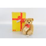 Steiff Replica Bear 1909, Margarete Steiff Giengen-Brenz 406225 replica growler teddy bear, with