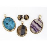 Three yellow metal hardstone oval pendants, including turquoise, blue john and tiger's eye, blue