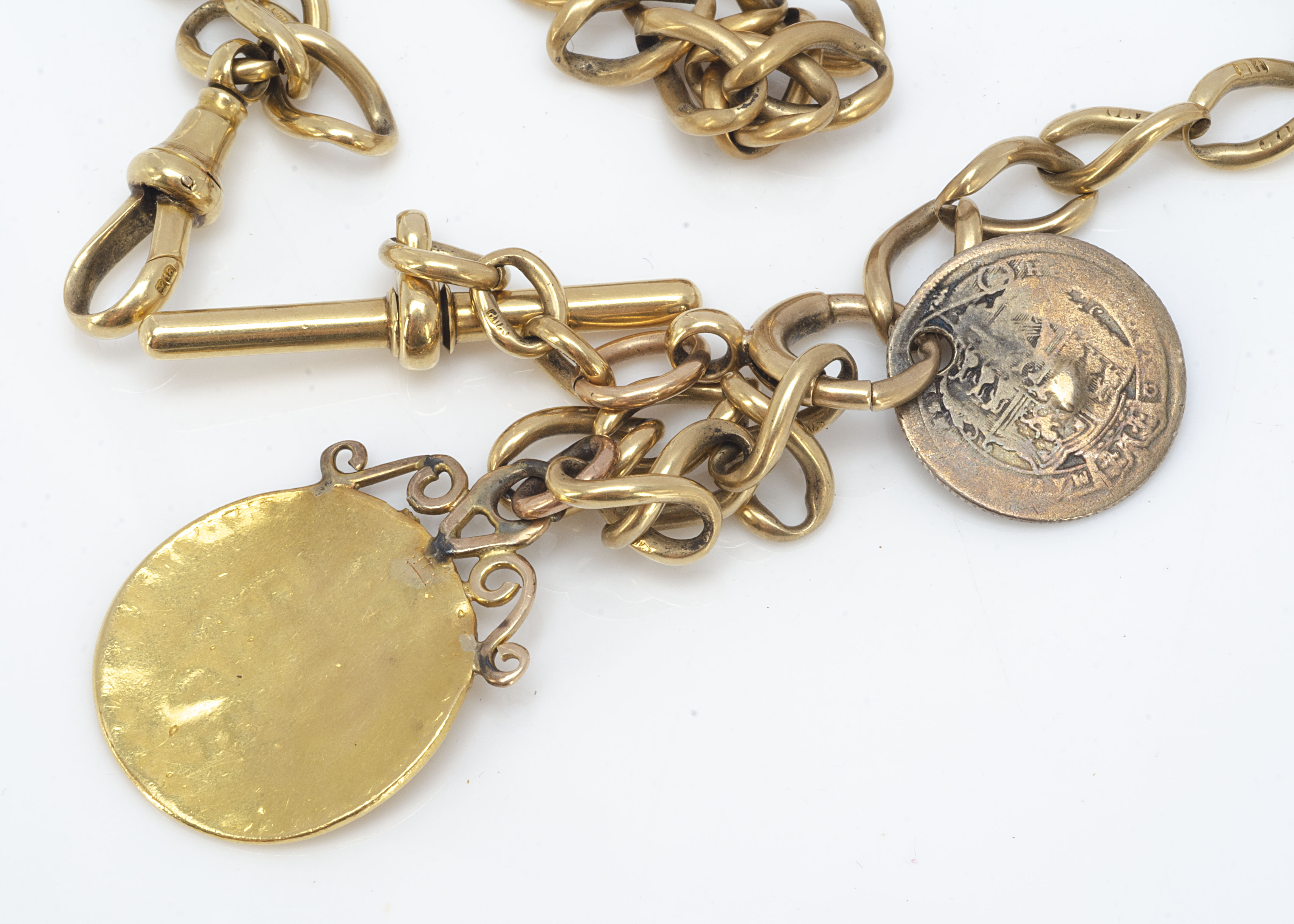 An 18ct gold curb linked watch chain, with worn spade Guinea with T bar attachment and spare - Image 2 of 2